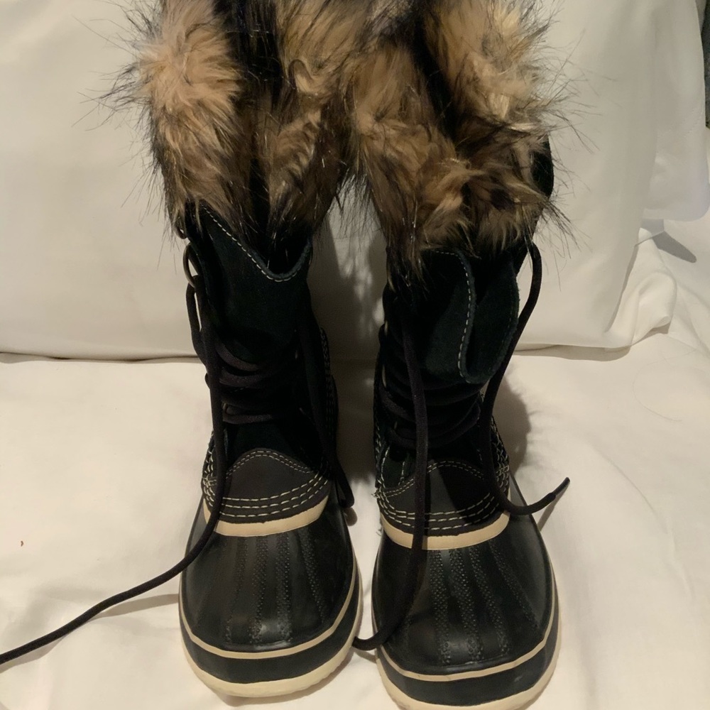 COPY - Sorel high boot with fur. NEVER WORN